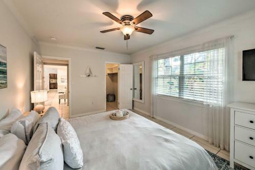 Mid-mod Coastal Home With Pool 1 Mi To Beach
