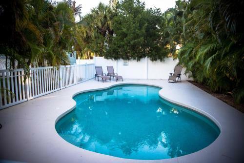321 Canal Rd - Siesta Key Village Condo