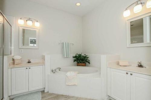 Greenlinks Golf Villa At Lely Resort