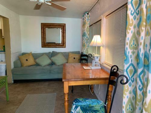 Hotel Pelican Island Cottages