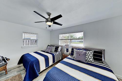 Sleek Home - Lush Yard & Private Pool - Near Beach Home