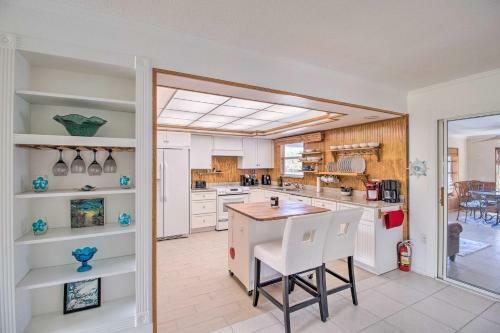 Lakefront Retreat With Patio, 7 Mi To Beach!