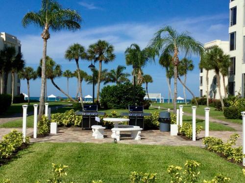 Island House Beach Resort V6 Villa