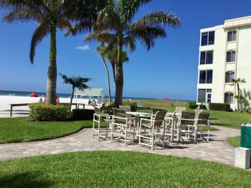 Island House Beach Resort V6 Villa
