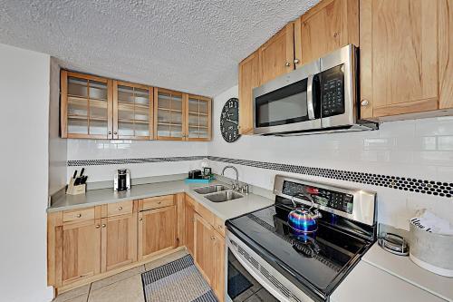 Updated Bungalow - Fenced Backyard With Gas Grill Home