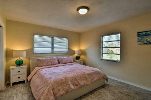 Venice Home With Fire Pit And Grill - 10 Mins To Beach!