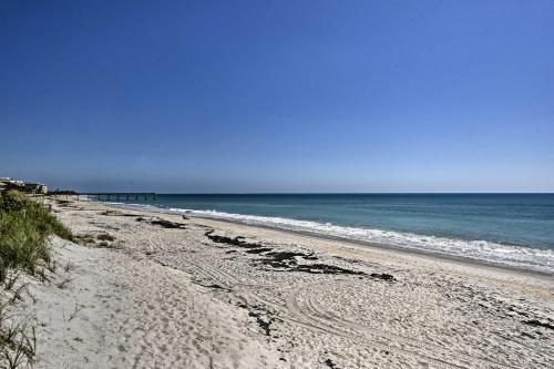 Apartamento Oceanfront Vero Beach Condo With Balcony Views!