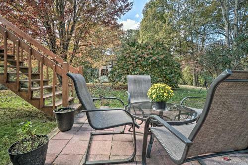 Charming Mountain Home With Deck In Blairsville!