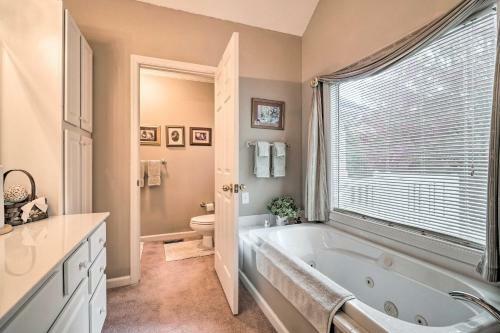 Charming Mountain Home With Deck In Blairsville!