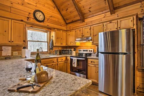 Picturesque Mtn Cabin With Hot Tub And Fire Pit!