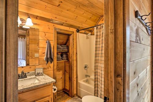 Picturesque Mtn Cabin With Hot Tub And Fire Pit!