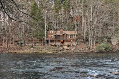 Remodeled Fishing Retreat On Toccoa River!