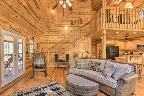 Cozy Blue Ridge Cabin With Deck And Trail Access!