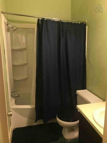 Downtown Cottage Near River! 15 Min To Benning