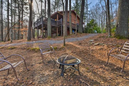 Hidden Lake Cabin With Hot Tub And Fire Pit!