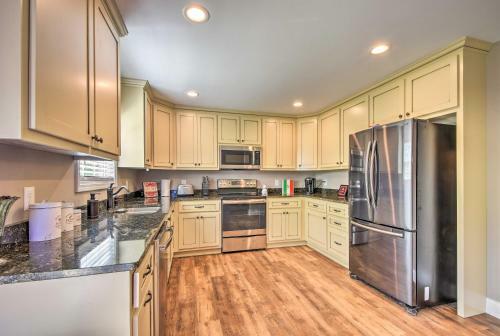 Dahlonega Home With Yard Near Hiking And Downtown