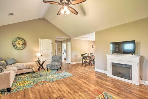Dahlonega Home With Yard Near Hiking And Downtown