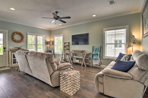 Spacious St Simons Home, 4 Mi To East Beach!