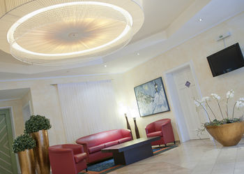 Crystls Aparthotel