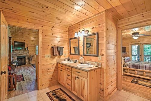 Enjoy A Retreat In The Coosawattee River Resort!