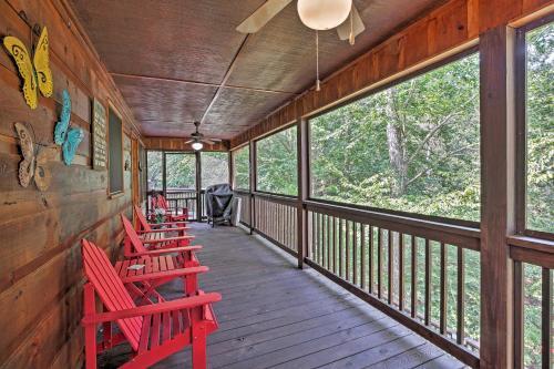Enjoy A Retreat In The Coosawattee River Resort!