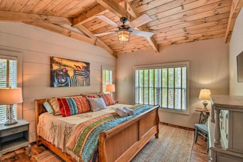 Cork And Creek Cottage With Mtn And Pasture Views!