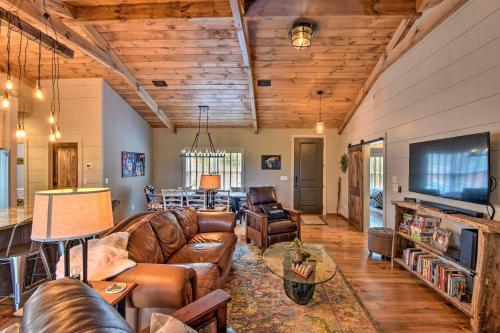 Cork And Creek Cottage With Mtn And Pasture Views!