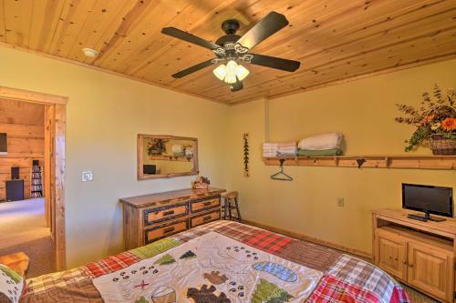Year-round Mountain View Hideaway With Deck And Hot Tub