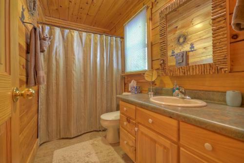 Thunder Falls- Cabin Perched Over 10ft Waterfalls!