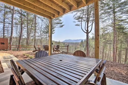 Newly Built Cabin With Mtn Views, Hot Tub And Fire Pit