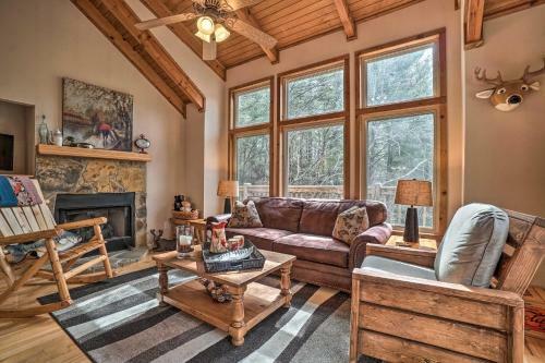 Christoffs Chalet With Hot Tub - 2 Mi To Downtown