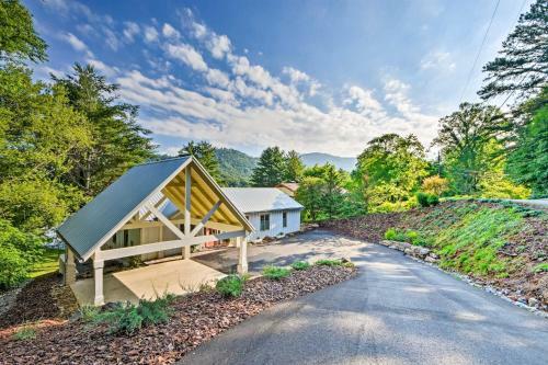 Luxury Lakefront Hiawassee Cottage With Boat Dock!