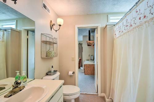 Townhome With Fire Pit, Lake View, Pets Welcome!