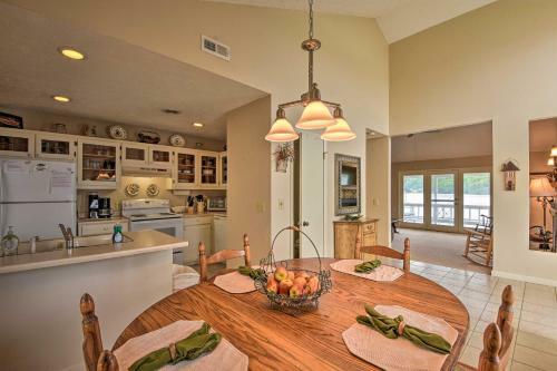 Townhome With Fire Pit, Lake View, Pets Welcome!