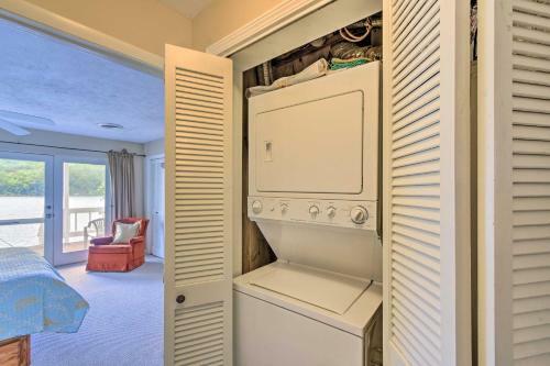 Townhome With Fire Pit, Lake View, Pets Welcome!