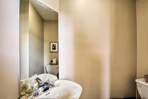 Townhome With Fire Pit, Lake View, Pets Welcome!