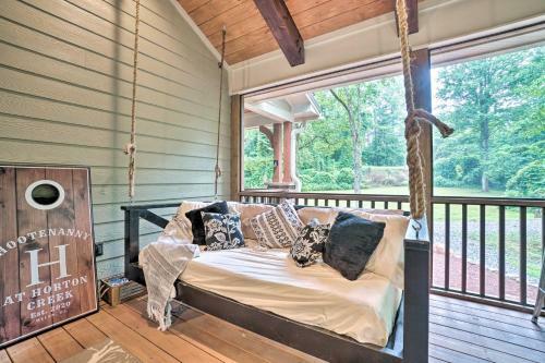 Hootenanny At Horton Creek Creekside Escape!