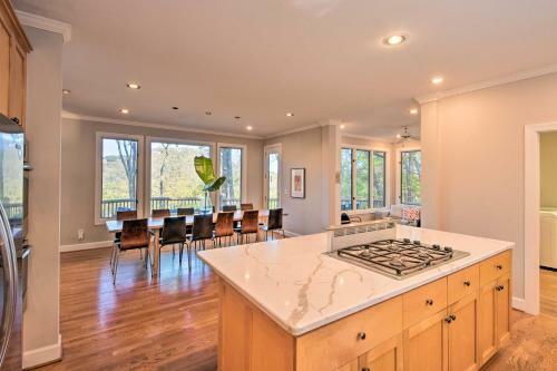 Big Canoe Resort Home With 3 Decks And Mtn Views!
