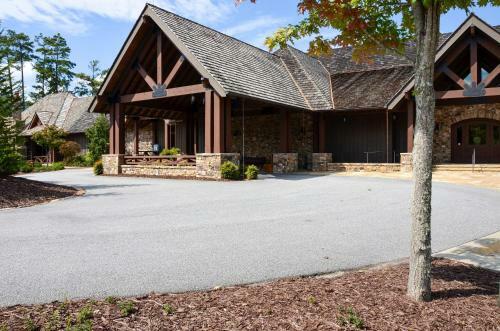 Big Canoe Resort Home With 3 Decks And Mtn Views!