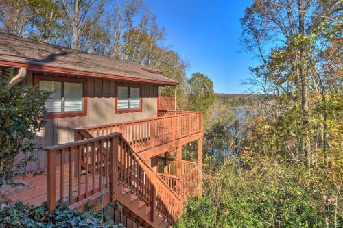 Remodeled Lakefront Retreat With Decks And Dock