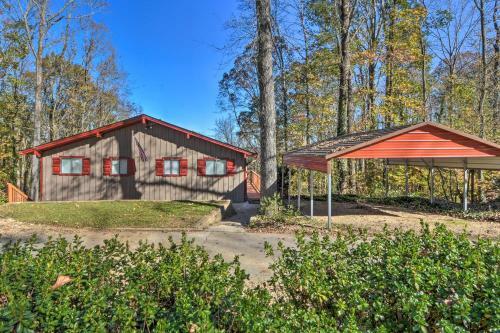 Remodeled Lakefront Retreat With Decks And Dock