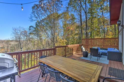 Remodeled Lakefront Retreat With Decks And Dock