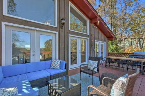 Remodeled Lakefront Retreat With Decks And Dock
