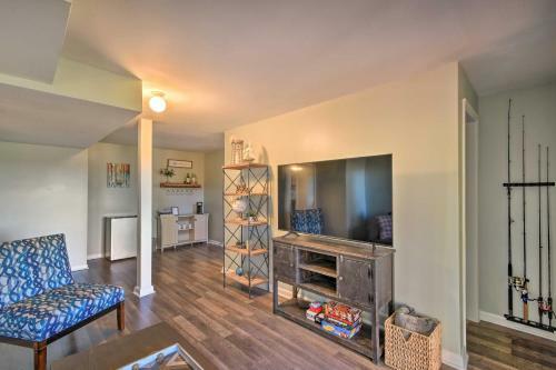 Remodeled Lakefront Retreat With Decks And Dock