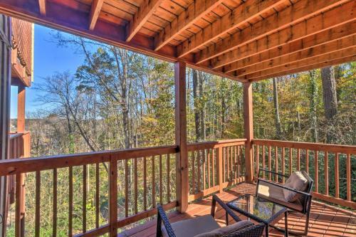 Remodeled Lakefront Retreat With Decks And Dock