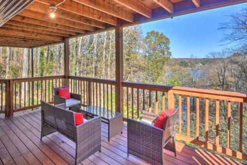 Remodeled Lakefront Retreat With Decks And Dock