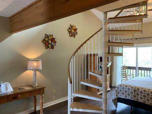 Hotel Woodbridge Inn