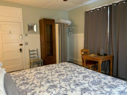 Hotel Woodbridge Inn