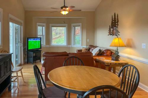 Apartamento Lake-view Condo With Covered Deck In Hiawassee!
