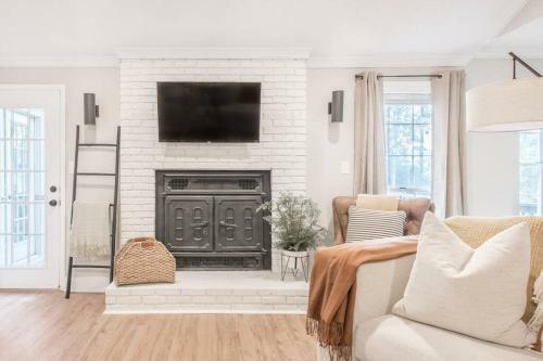 Stylish & Spacious Home Near Atl